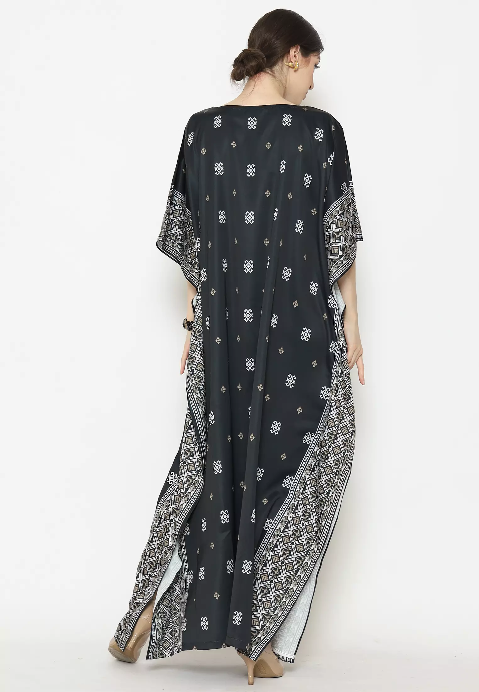 Kanzi Exclusive Short Sleeve Black Songket Kaftan