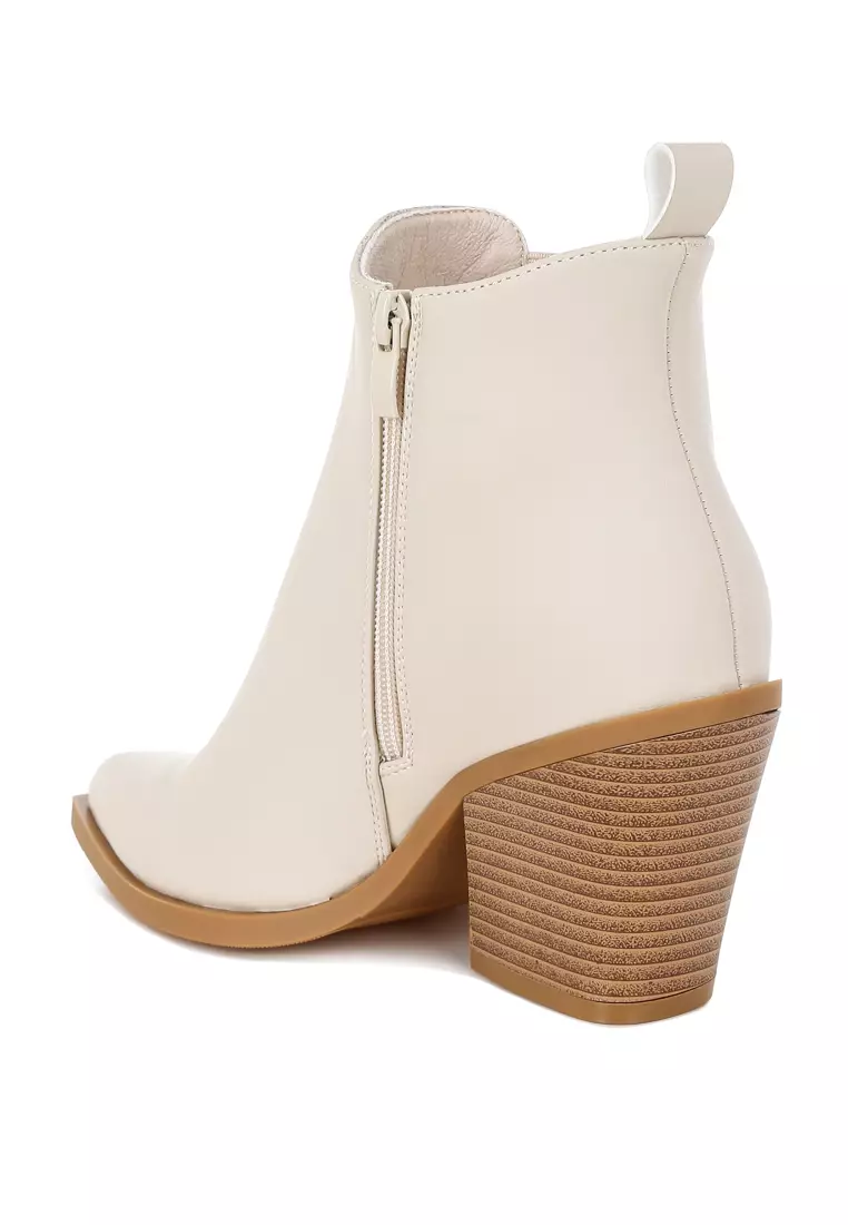 Sepatu bot Chelsea dengan detail bintang berkilauan dalam warna krem