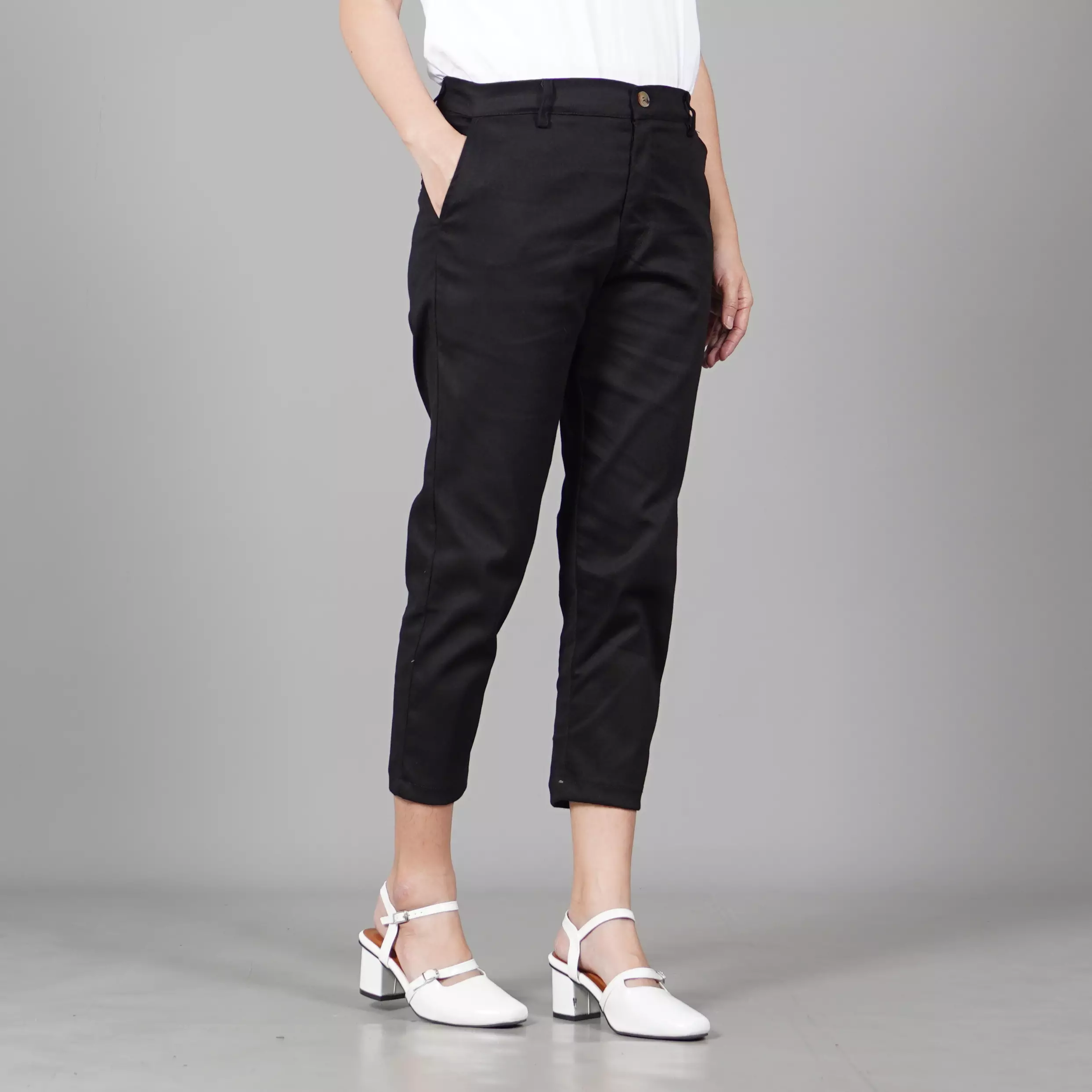 AURORA Celana Hitam Wanita Celana Chino 3/4 Chino Pants Wanita - HITAM
