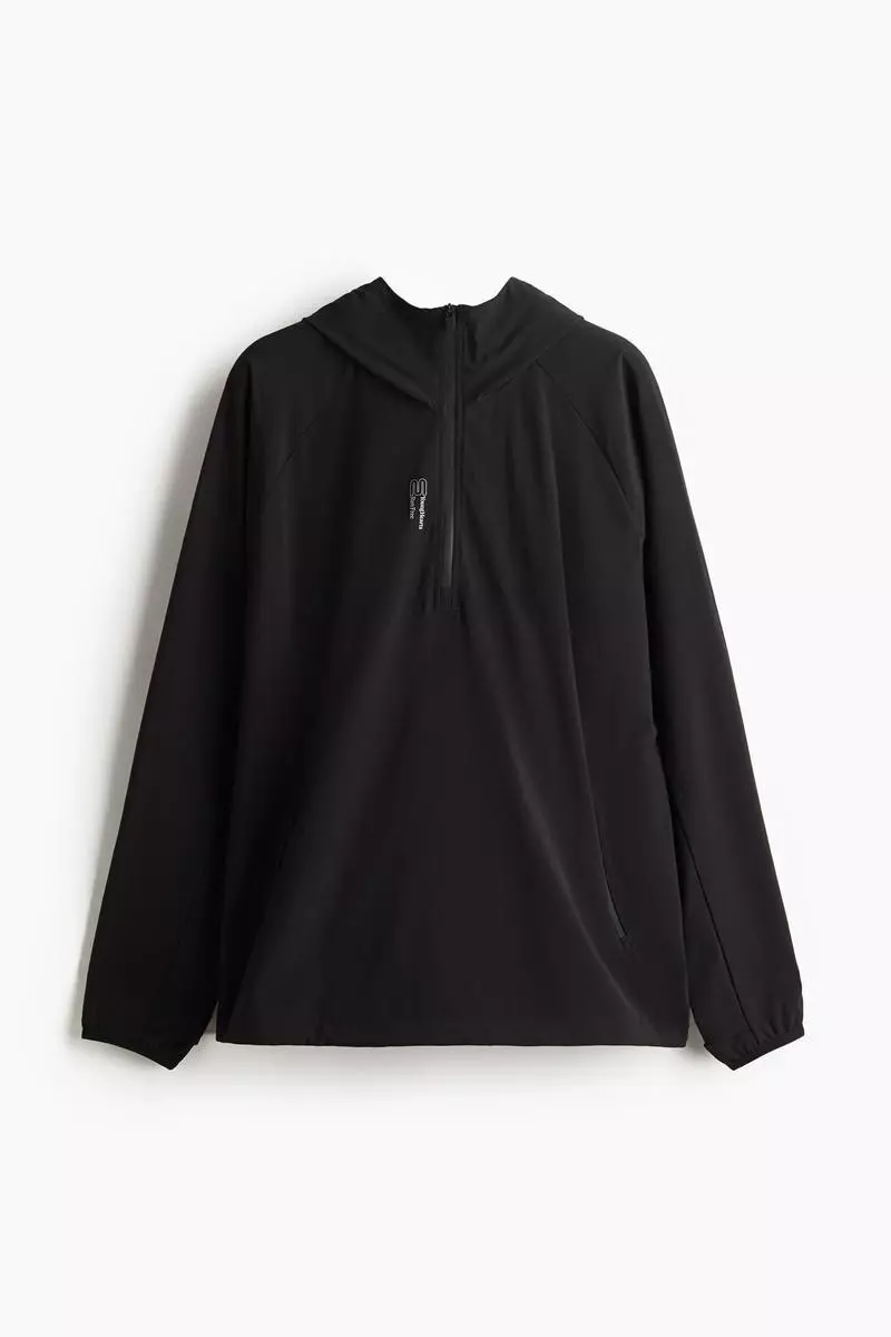 Zip-top running jacket with DryMove™