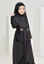 Moschino Hitam