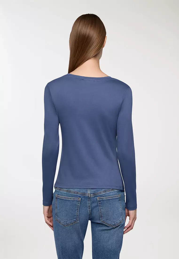 Woman Long-Sleeved T-Shirt