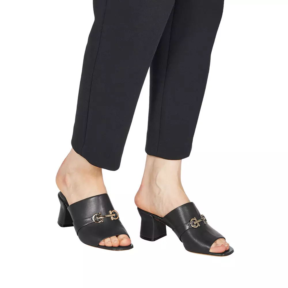 Harga sandal top salvatore ferragamo