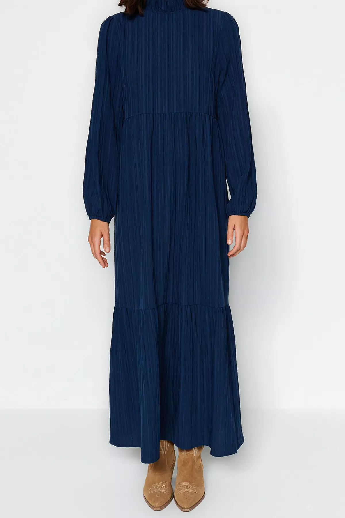 Modern Muslim Women's Crinkled Maxi Dress - 20661 Black
