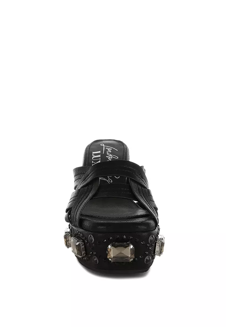 Sandal Potongan Berlian Imitasi & Berlian Imitasi Tebal dalam Warna Hitam