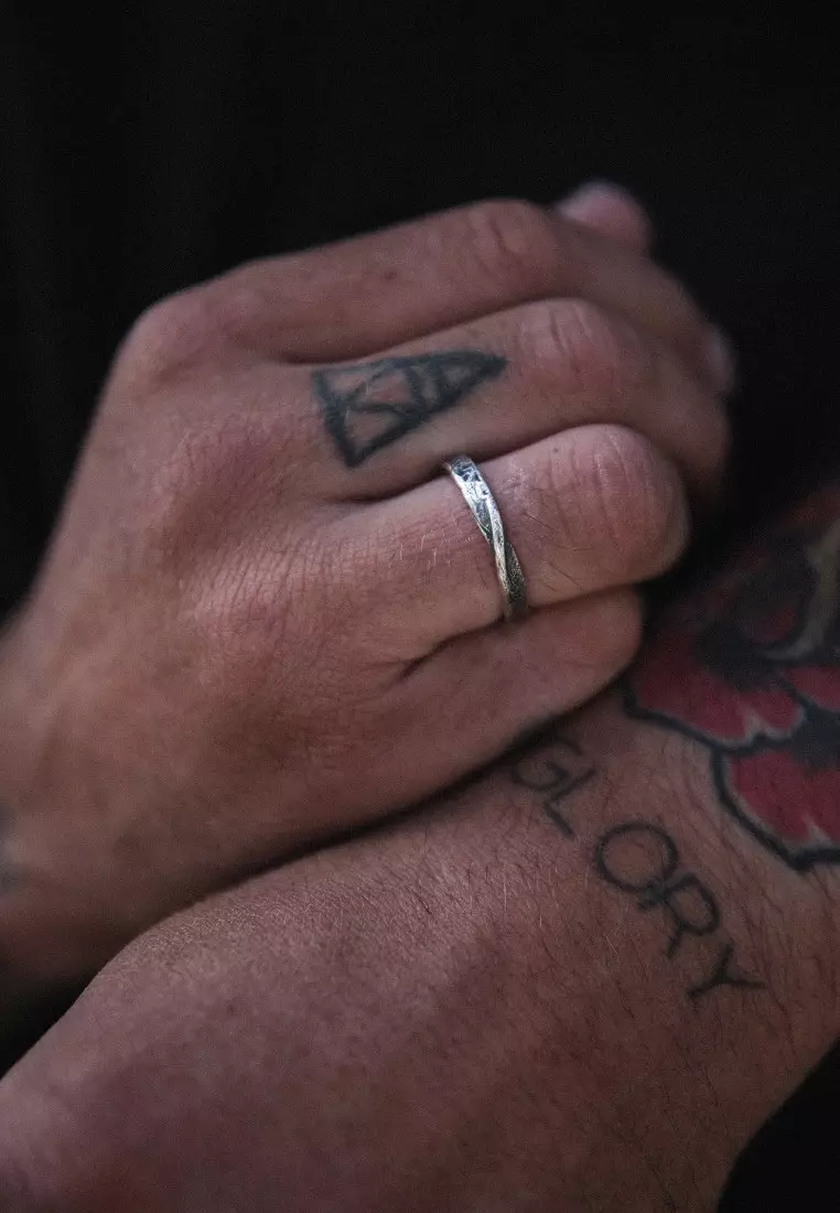 EXCLUSIVE Cincin Perhiasan Perak 925 Pria Band Twisted Oxide