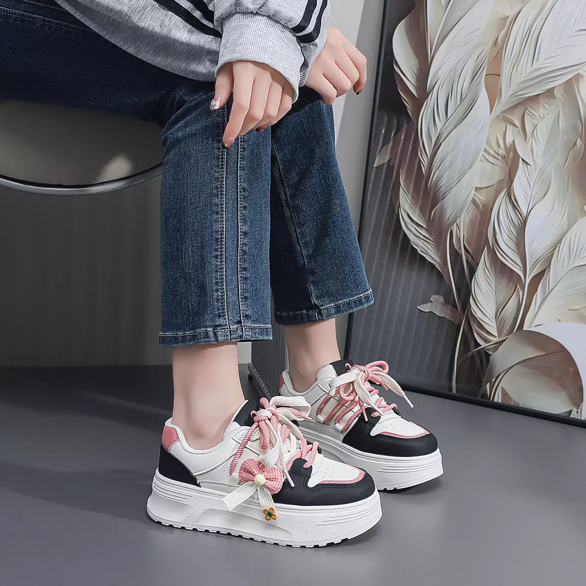 Sepatu Wanita Unik Sneakers Cewek Girly Fashionable Q551