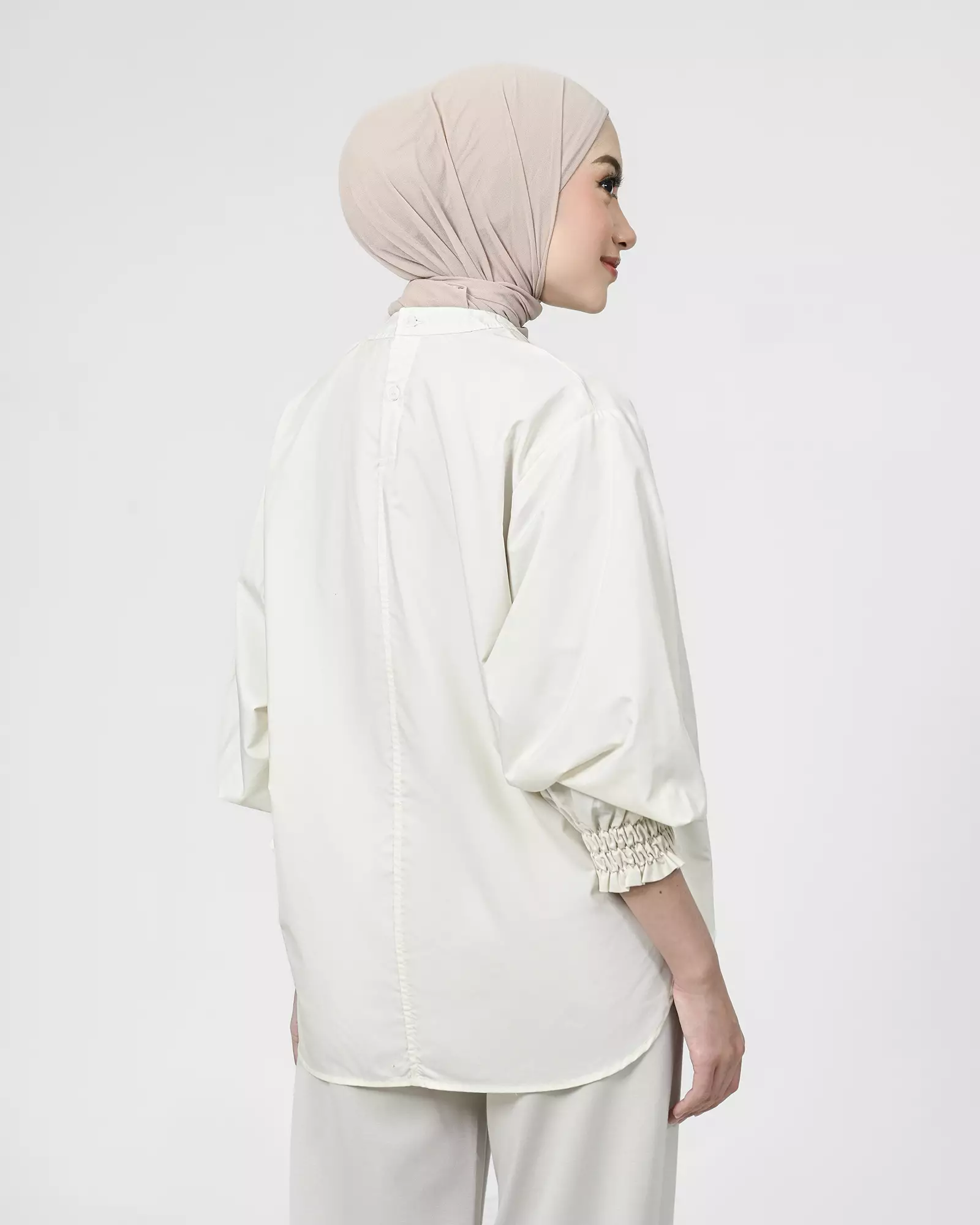 Geulis.id ALLECA BLOUSE - IVORY
