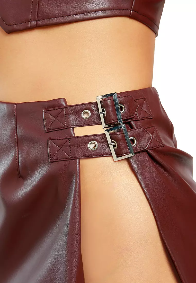 Rok Celah dengan Pengikat Pin Buckle Warna Coklat