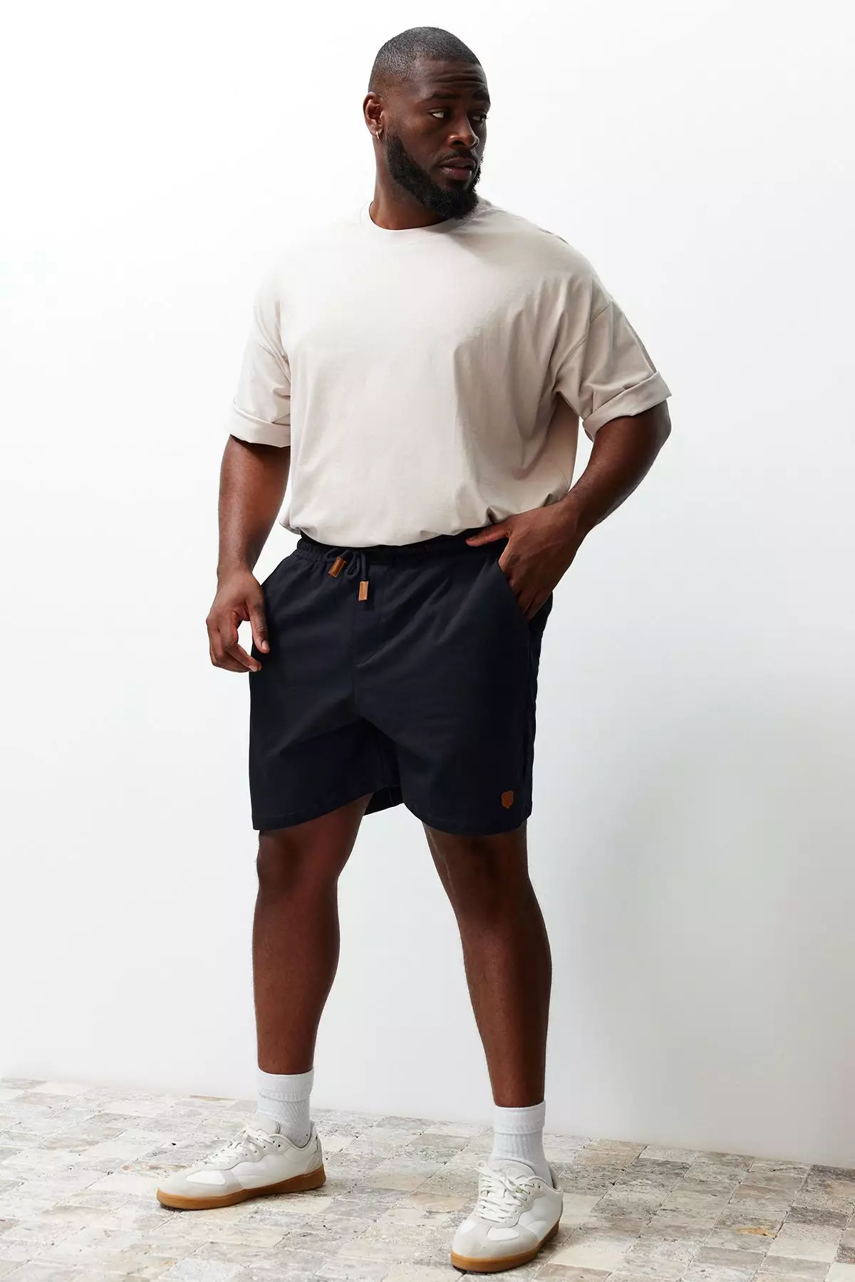 Plus Size Label Appliqued Shorts