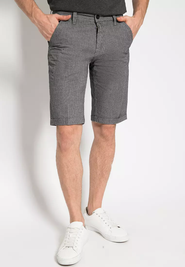 LGS - Celana Pendek Pria Kotak-Kotak Warna Hitam CSS.433.054.196.C