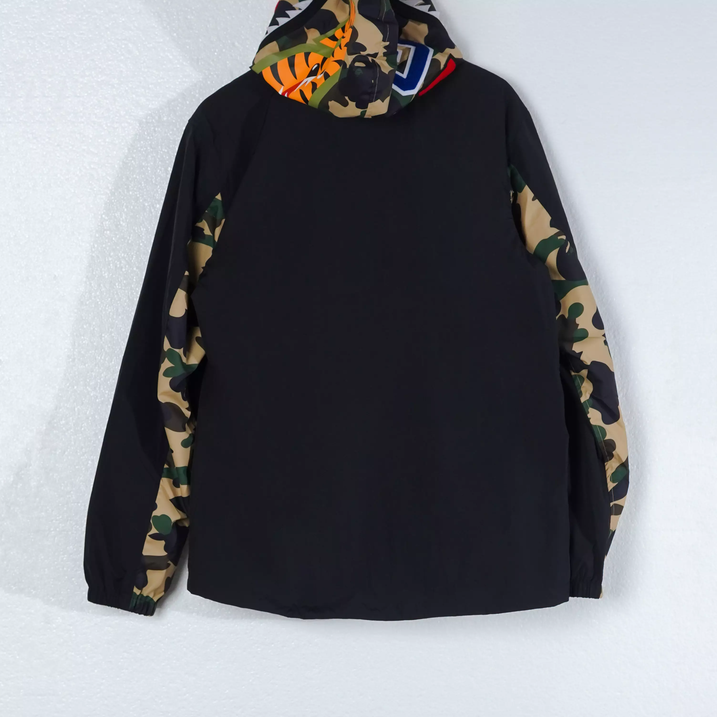 Jaket BAPE SHARK WGM CAMO YELLOW SHOULDER BLACK ZIP WIND JACKET 100% ORIGINAL