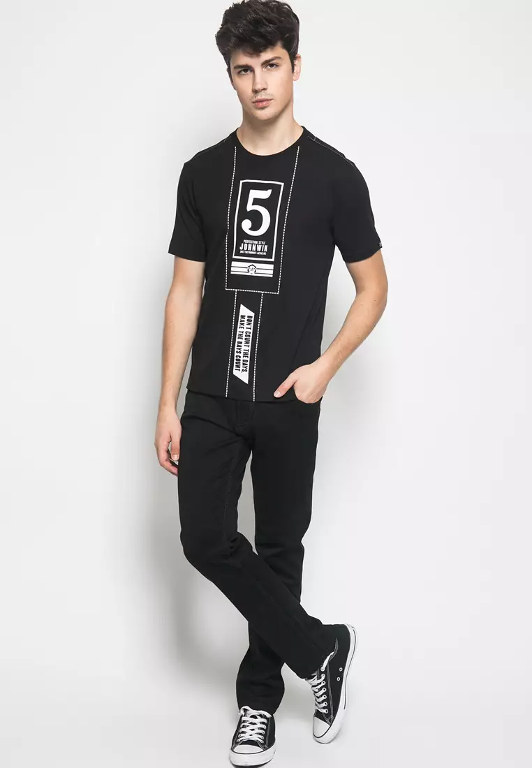 Johnwin Slim Fit - Kaos Casual Pria - Kaos Sablon - HItam