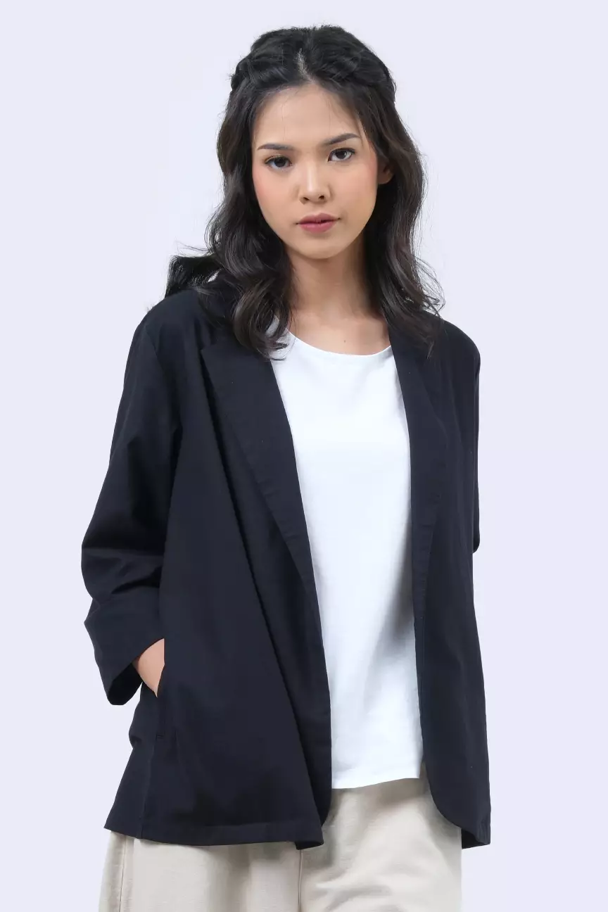 Outer Wanita Calliope Black