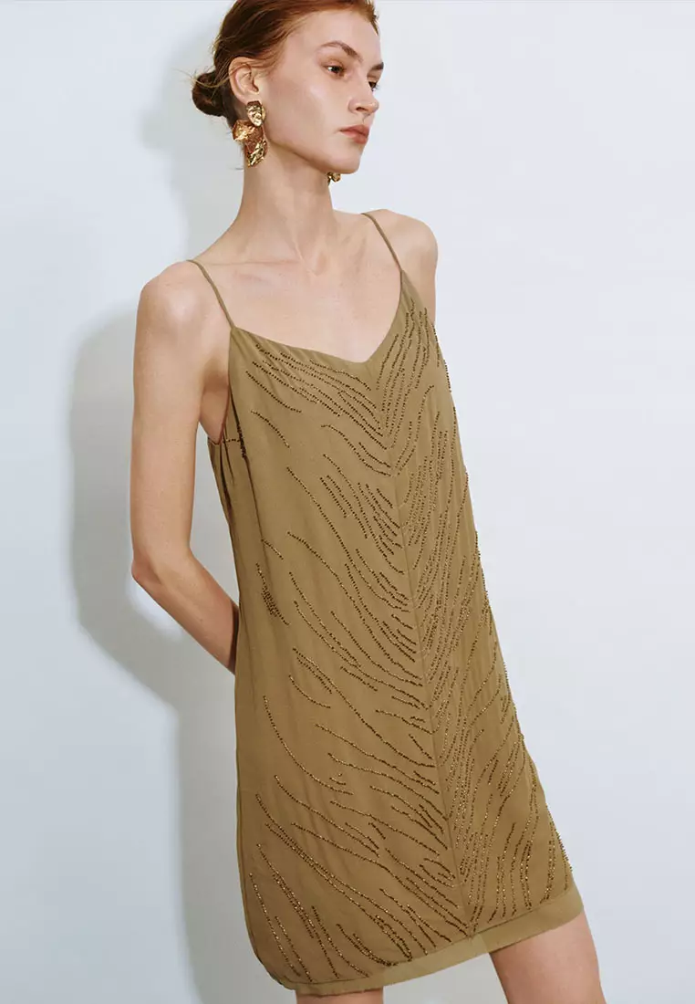 UR秋季新款女装魅力氛围感水钻短款吊带连衣裙UWG740156