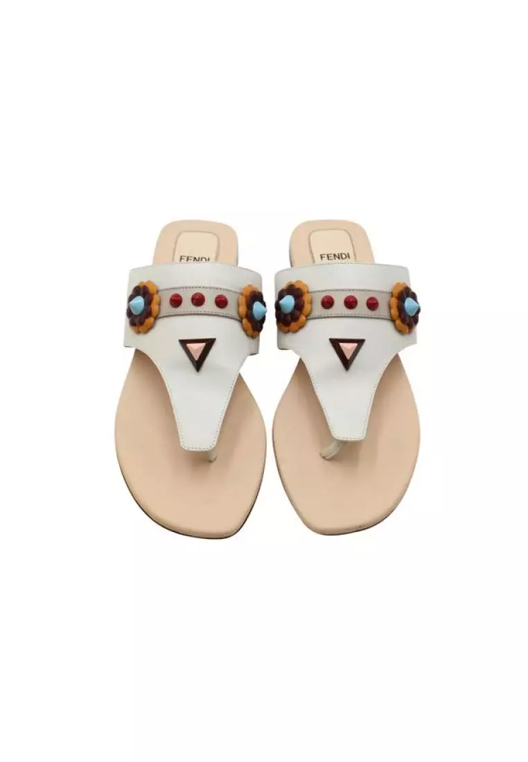 Fendi Pre Loved FENDI Light Grey Leather Studded Thong Sandals