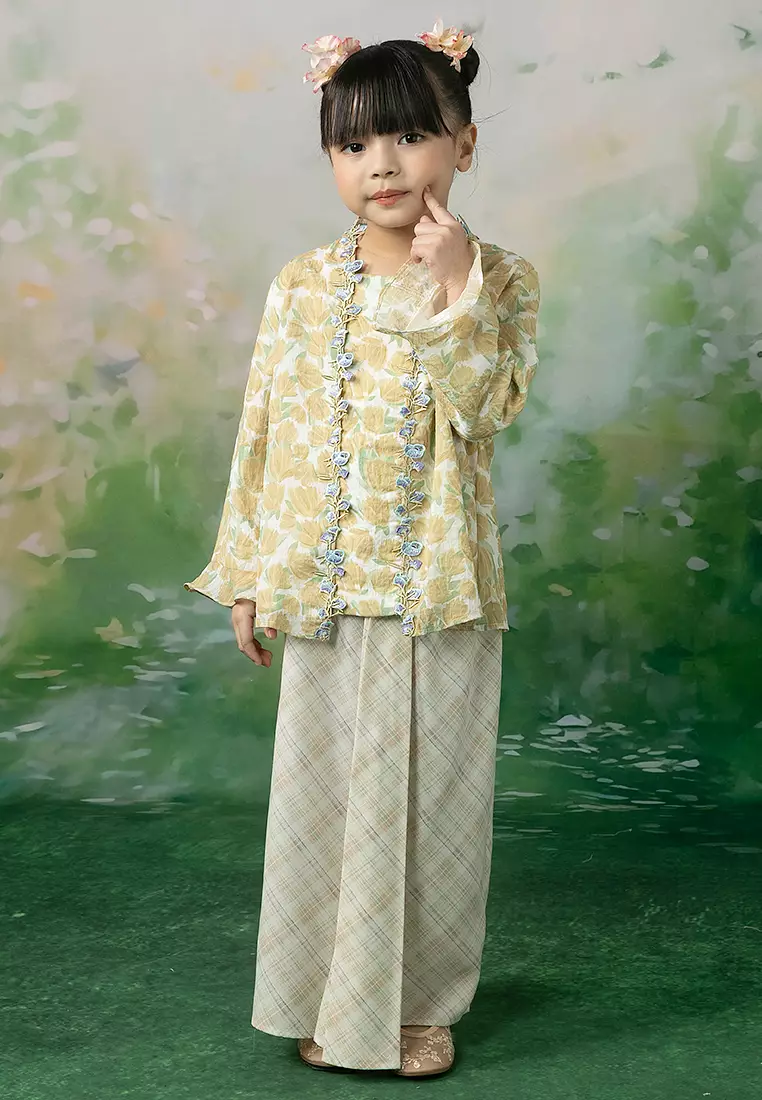Bella Kebaya with skirt Set