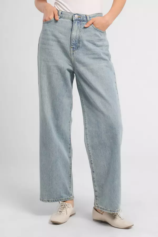 MINIMAL - MN333 - Celana Jeans Lebar - Light Blue Warna Blue_Light