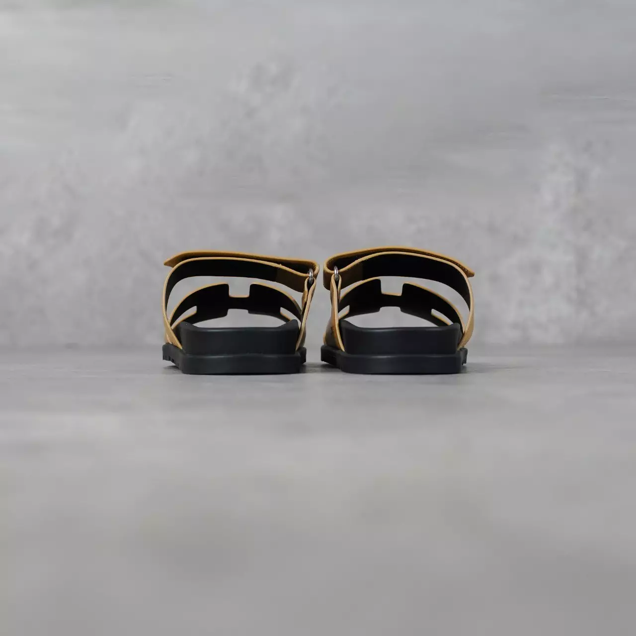 Sandal HERMES CHYPRE EPSOM BLACK METALLIC GOLD SANDAL 100% ORIGINAL