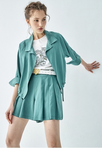 iROO green Basic Pleated Casual Shorts 0CBB6AA790954CGS_1