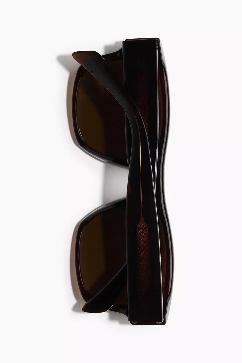 Polarised sunglasses