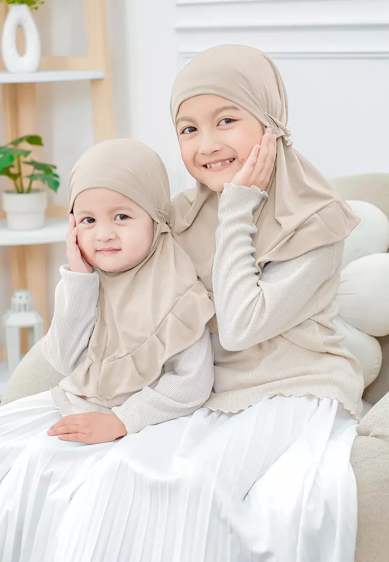 Cotton Bee - Ziva Ruffle Instan | Hijab Instan Anak | Kerudung Jilbab Bergo Tali Anak - Custard Vanilla - S