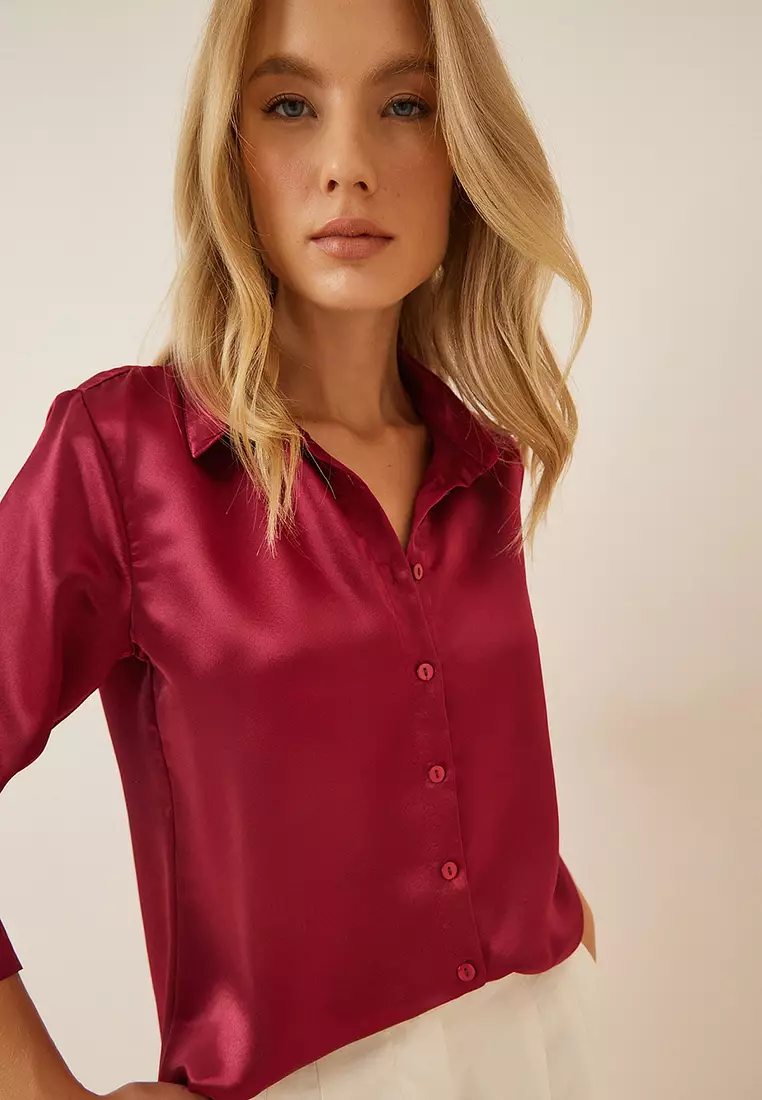 Slightly Flowing Satin Shirt