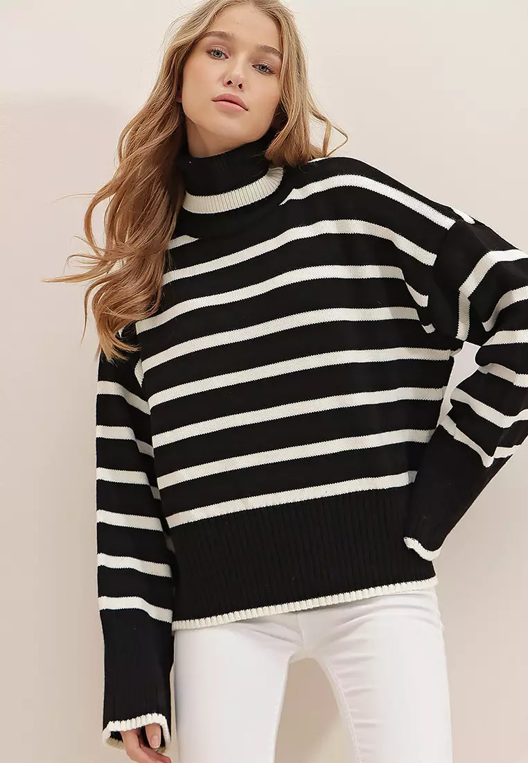 white jumper turtle neck