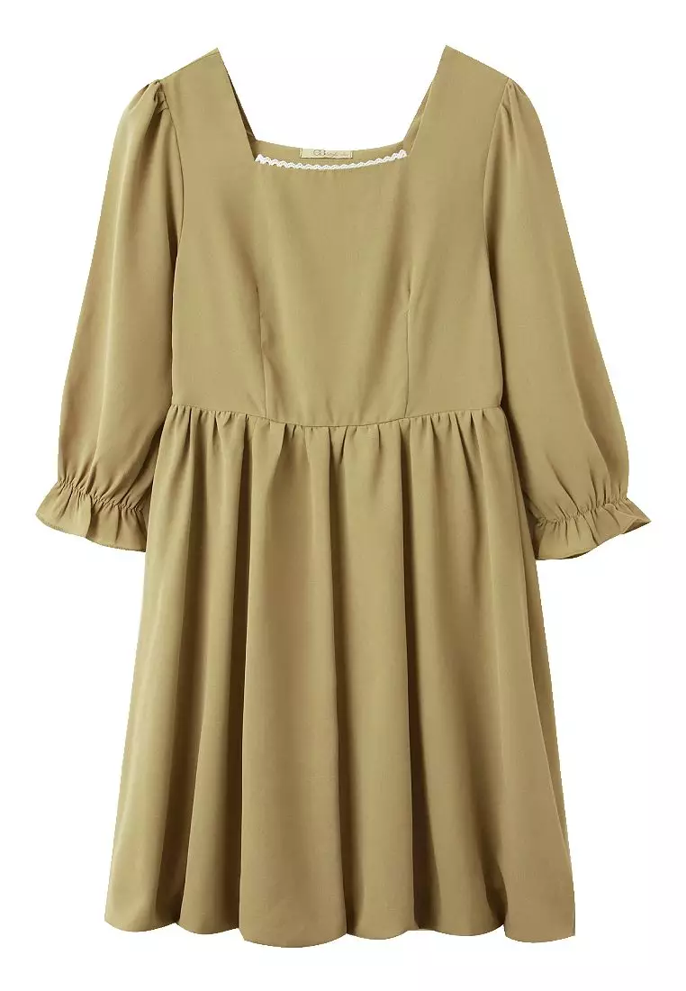 日系方領蕾絲滾邊荷葉拋袖短洋裝《DA9427》