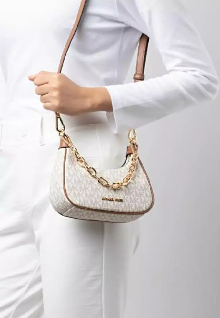 Michael kors pouches best sale chain pouchette vanilla