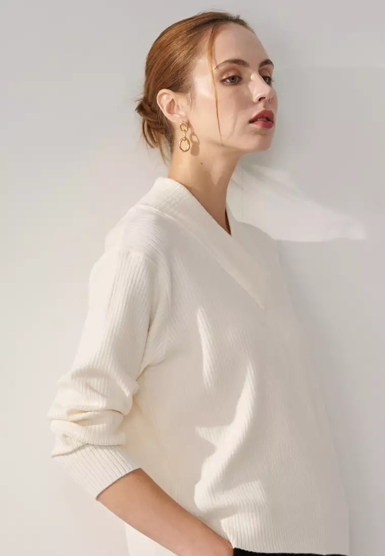 White Styled V-neck Sweater