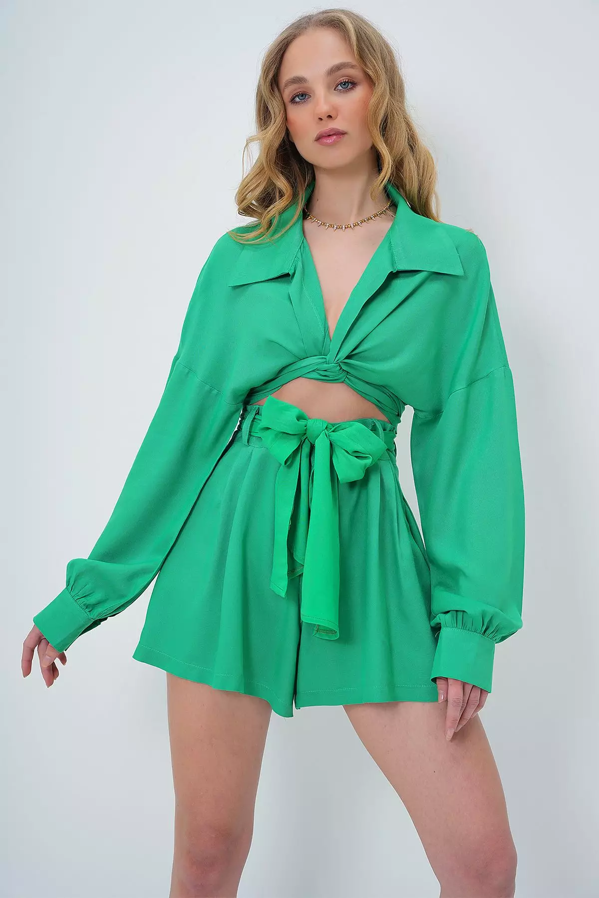 Women's Green Shirt Collar Tie Detail Woven Double Breasted Blouse and Double Pocket Shorts Set