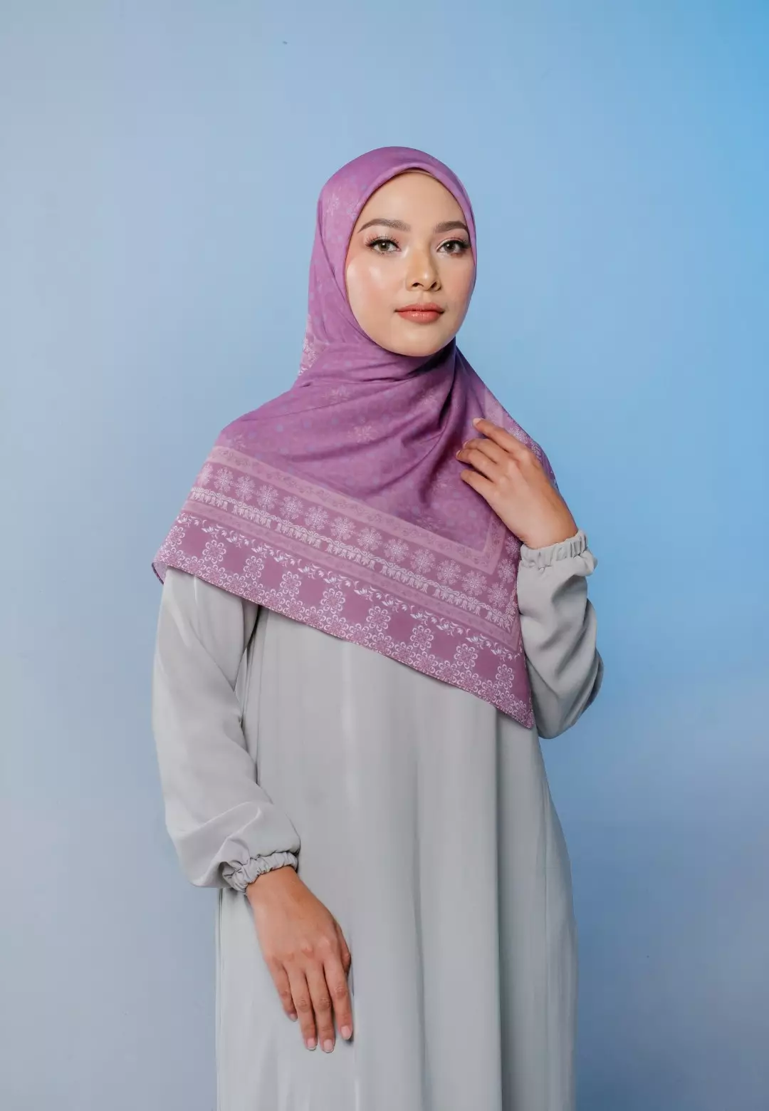 VALE Scarf Mauve - Kerudung Hijab Segiempat Motif With Pouch Ziplock - Bahan Poly Fine - Ukuran 110x110