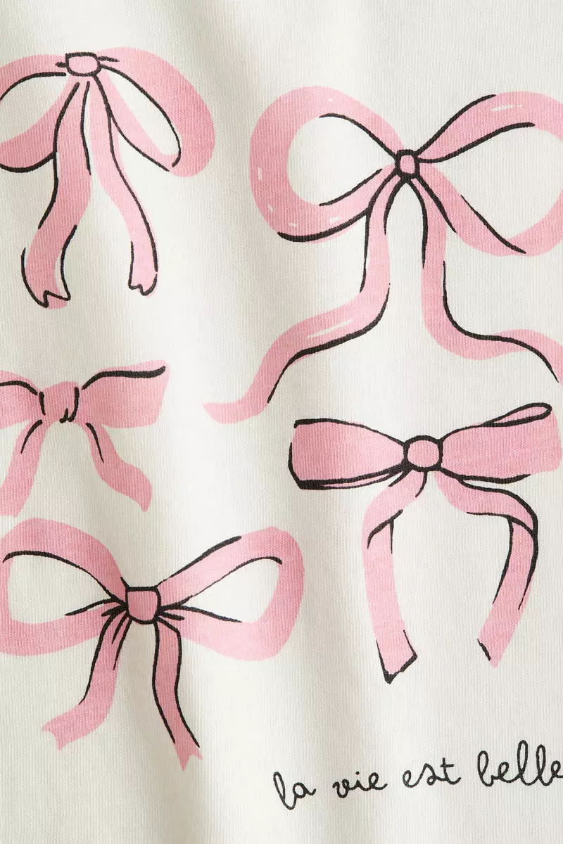 Printed flutter-sleeved top