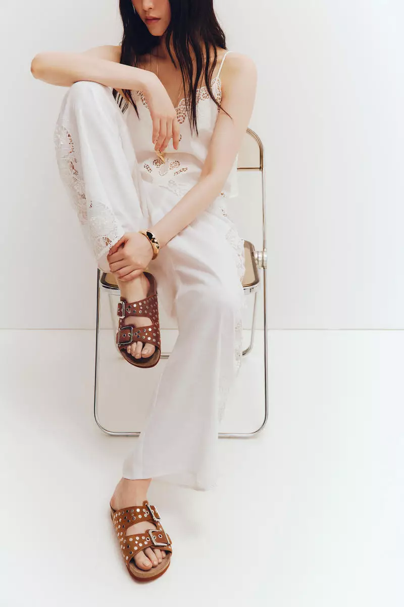 Discount on H&M  shoes - SKU: Studded sandals
