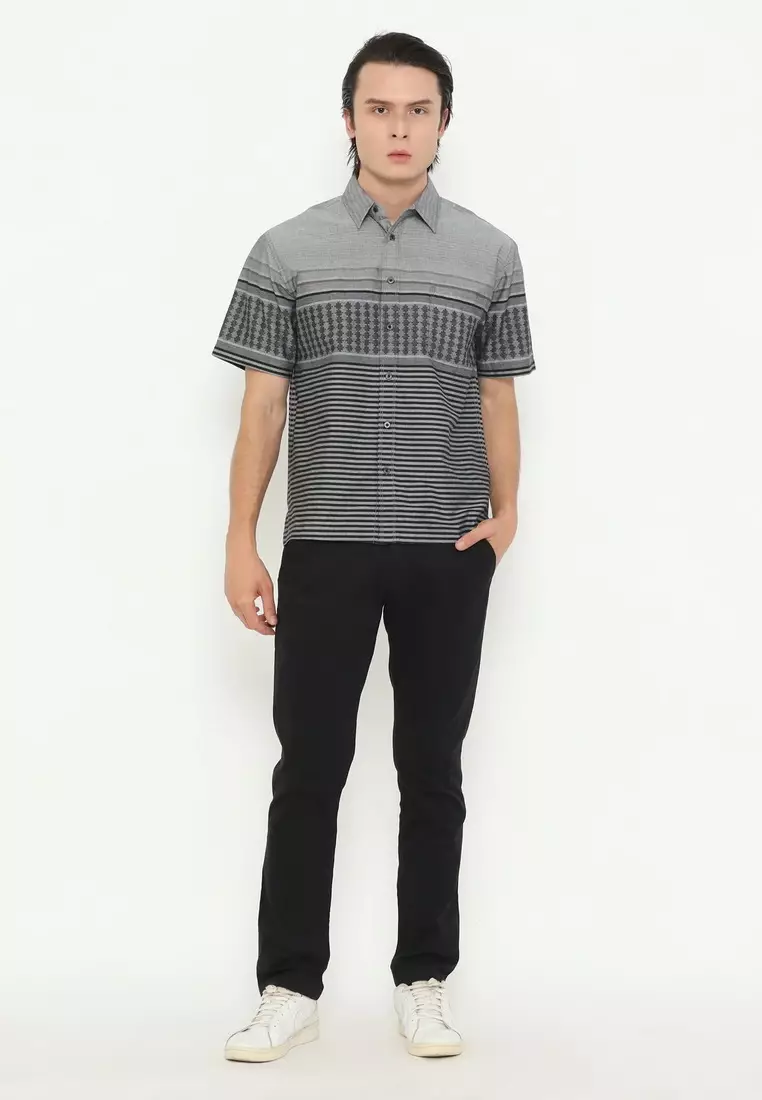 POLICE Kemeja Border Printing Regular Fit Pria