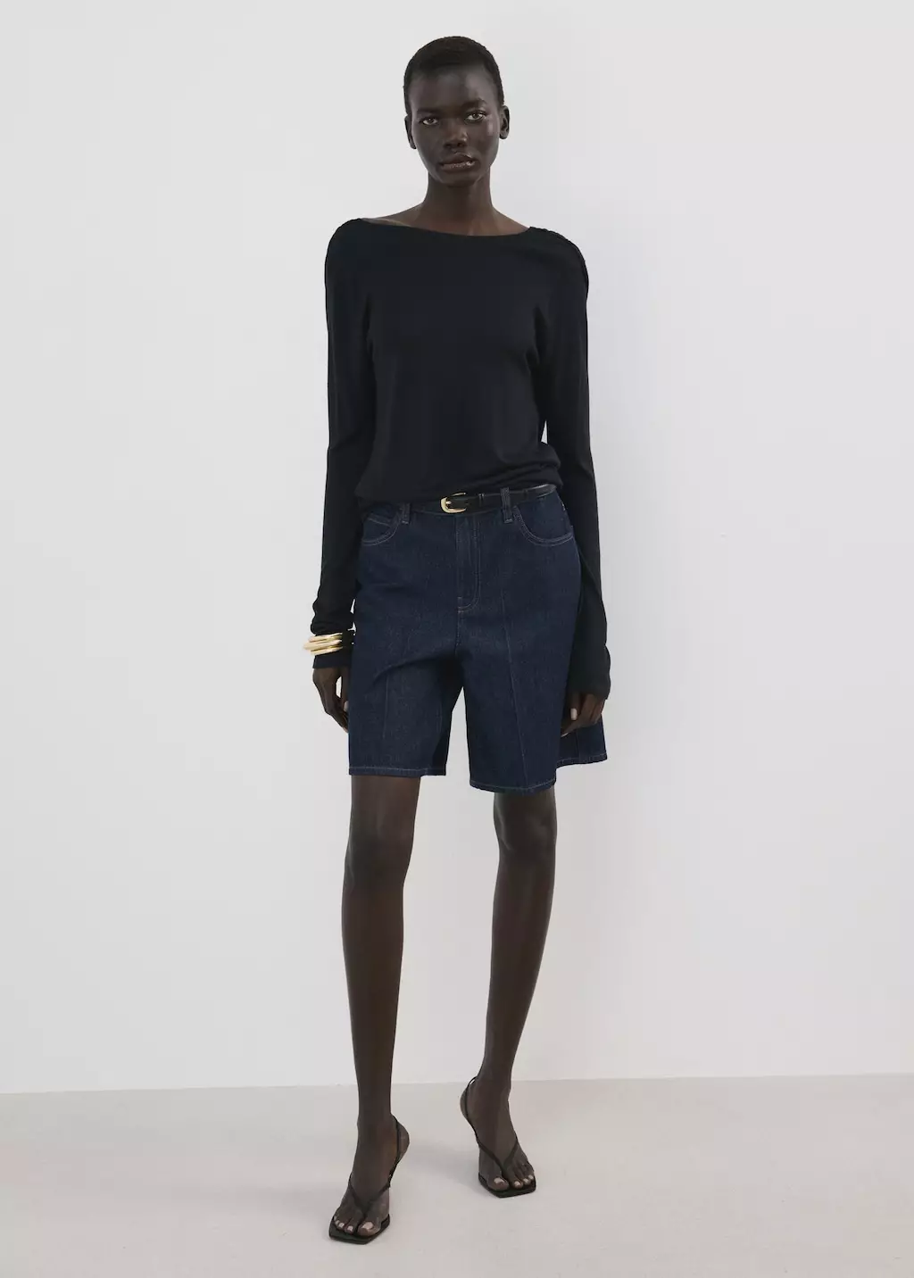 Celana pendek denim lurus berpinggang tinggi