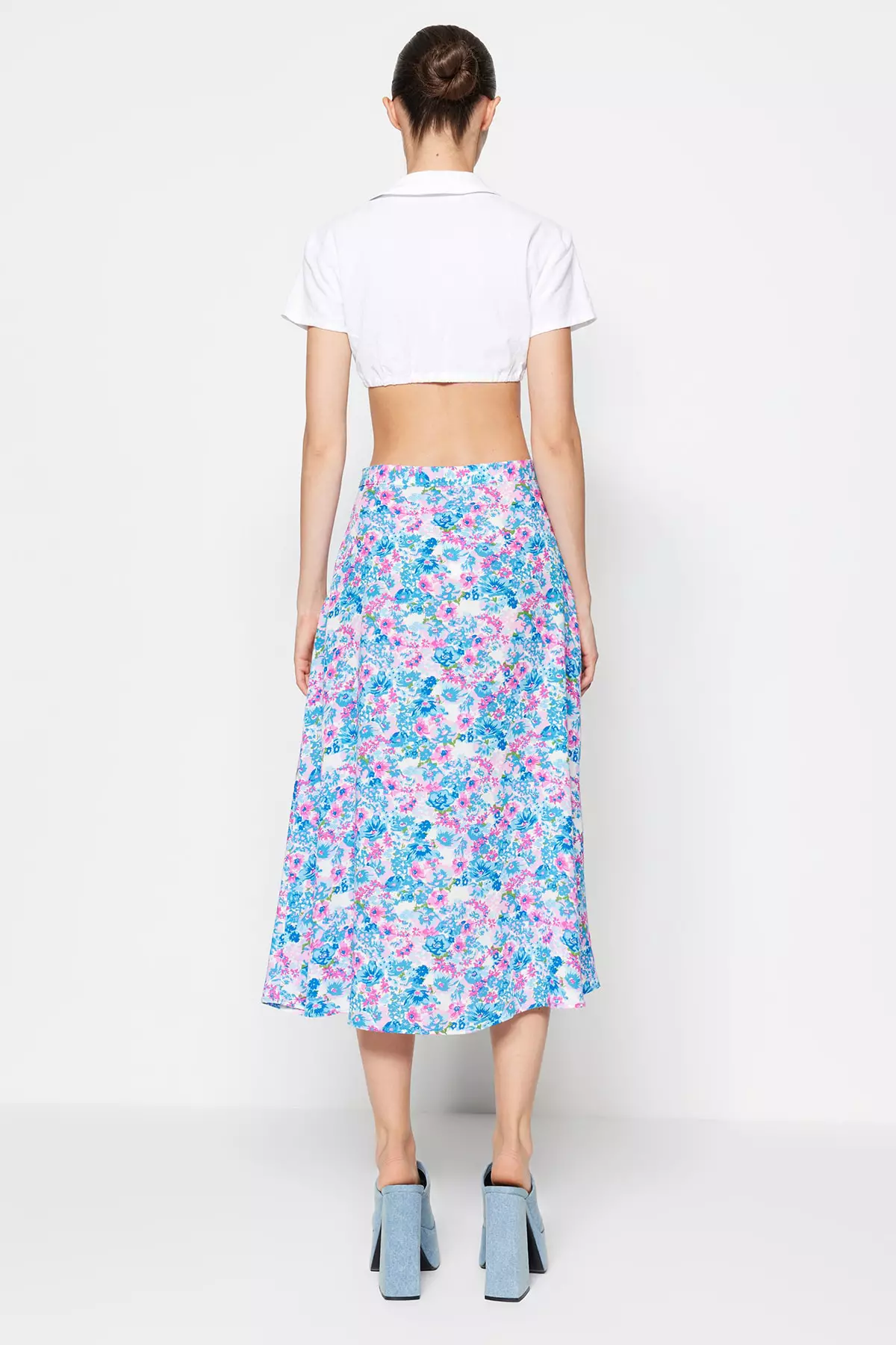 Indigo-Ecru Midi Skirt with Floral Pattern and Viscose Fabric with a Slit Detailed Detail
