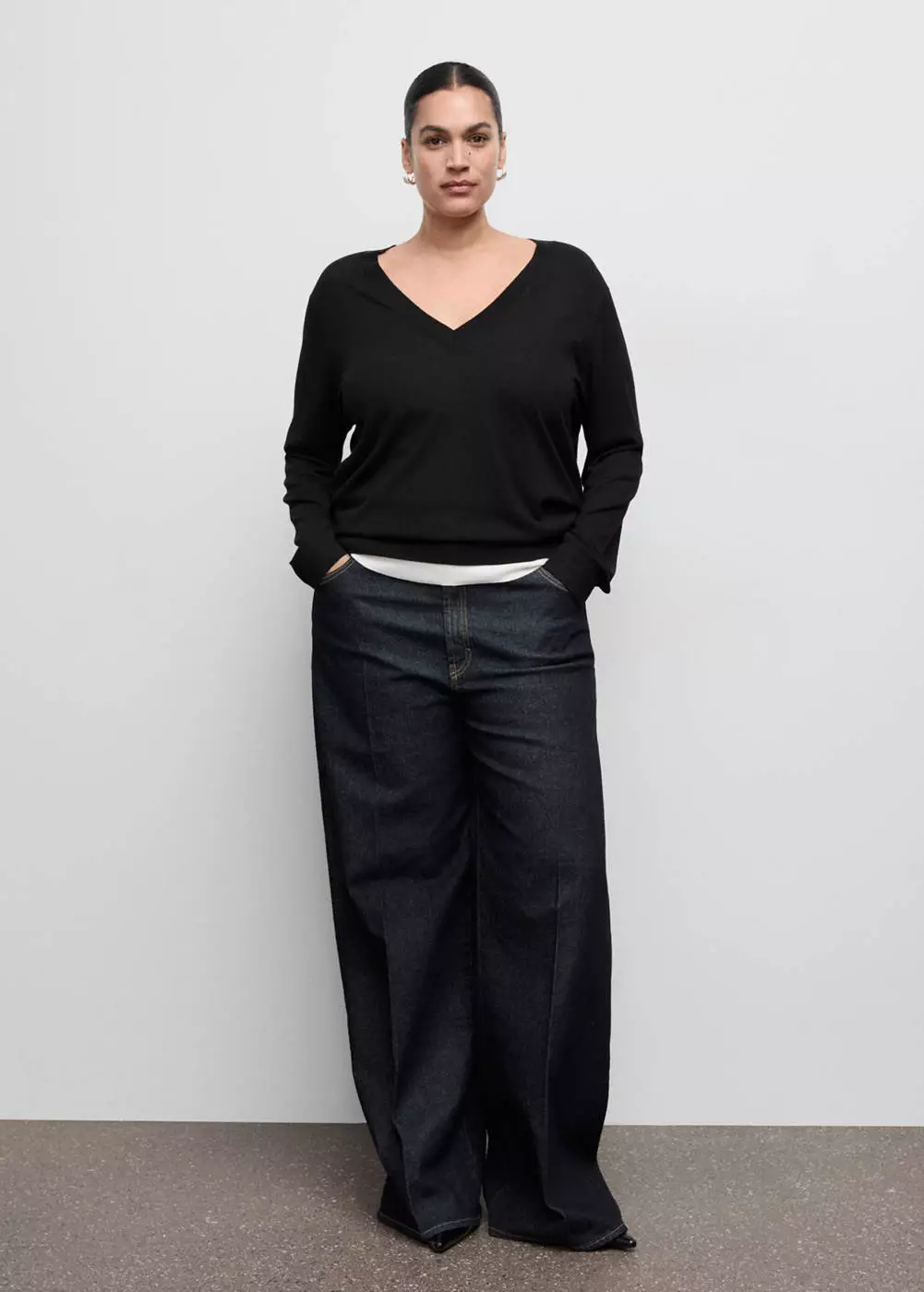 Sweater rajut kerah V