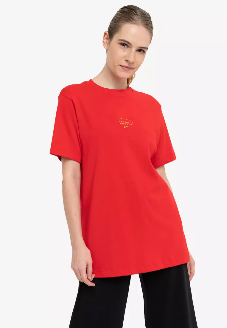 Red nike women's hotsell apparel