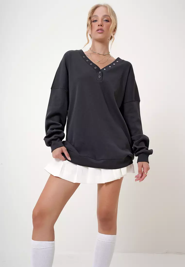 Snap Button Collar Sweatshirt