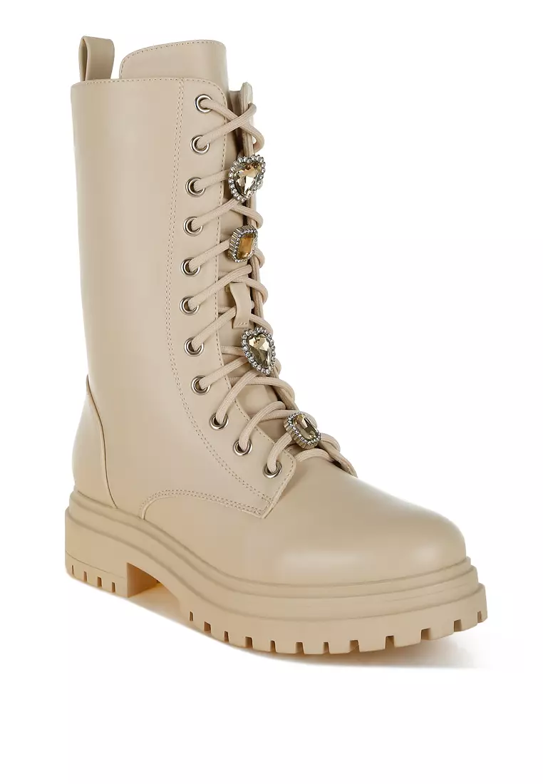 Sepatu bot tebal berhiaskan berlian imitasi warna krem