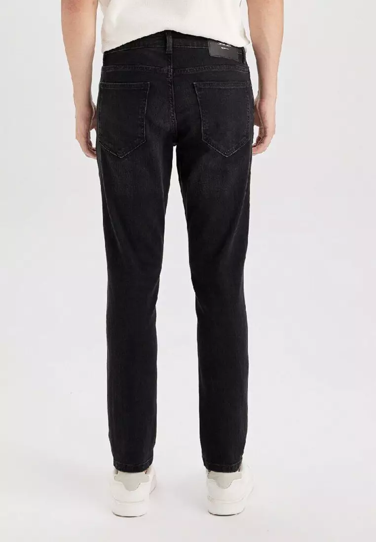 Pedro Slim Fit Jeans