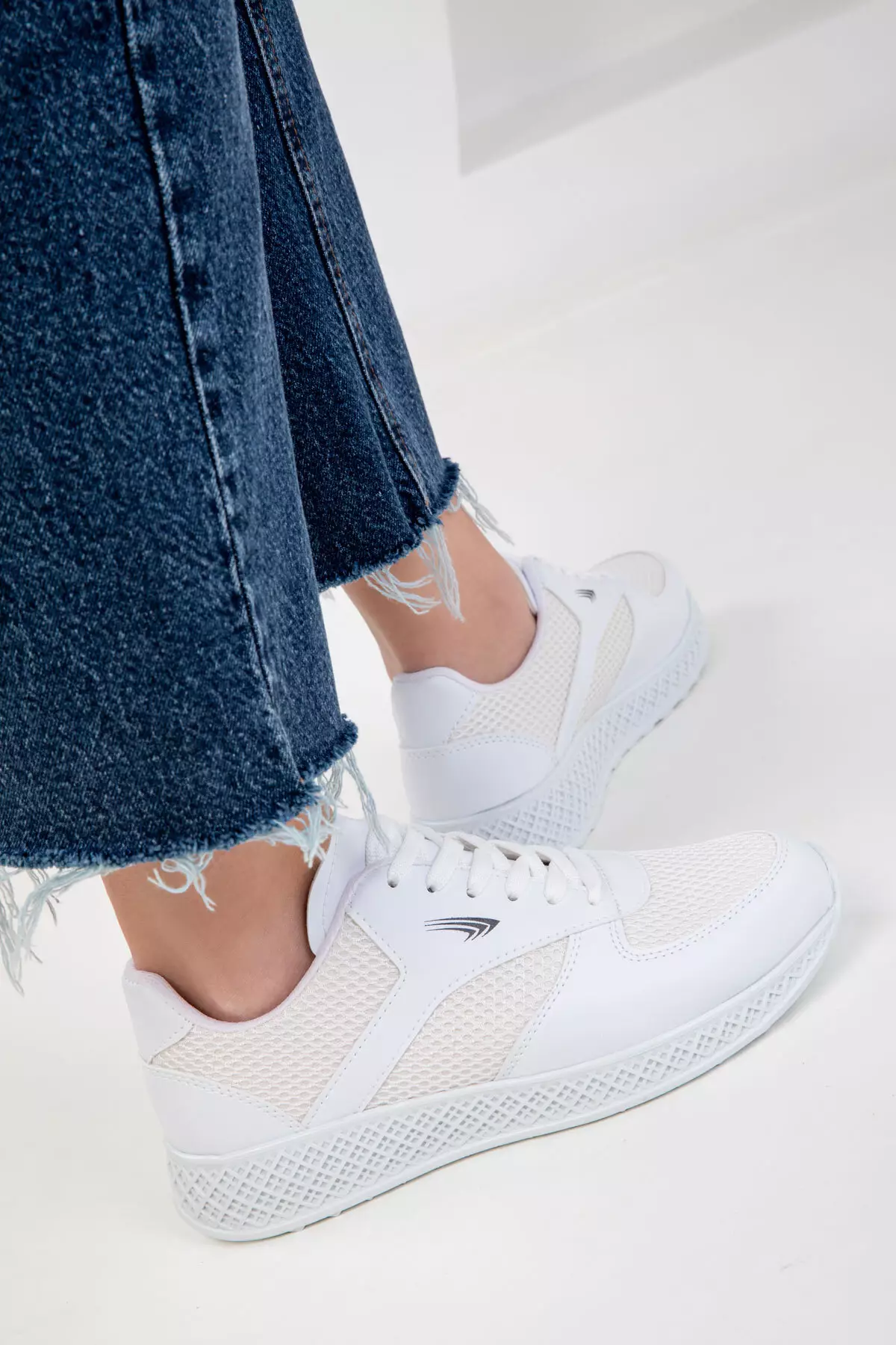 Women's White Sneakers 17166