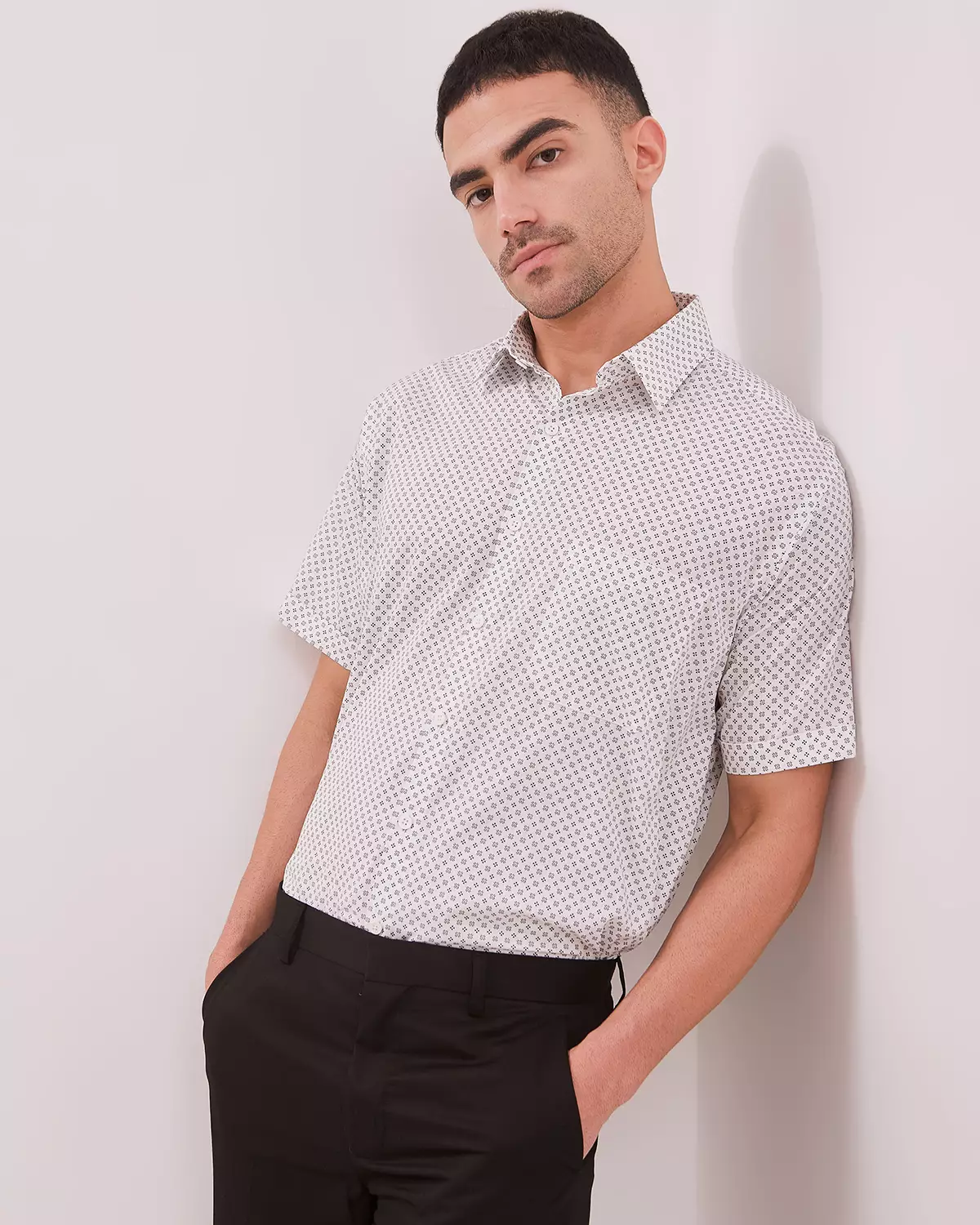 MEN'S WHITE REGULAR FIT SHORT SLEEVE SHIRT