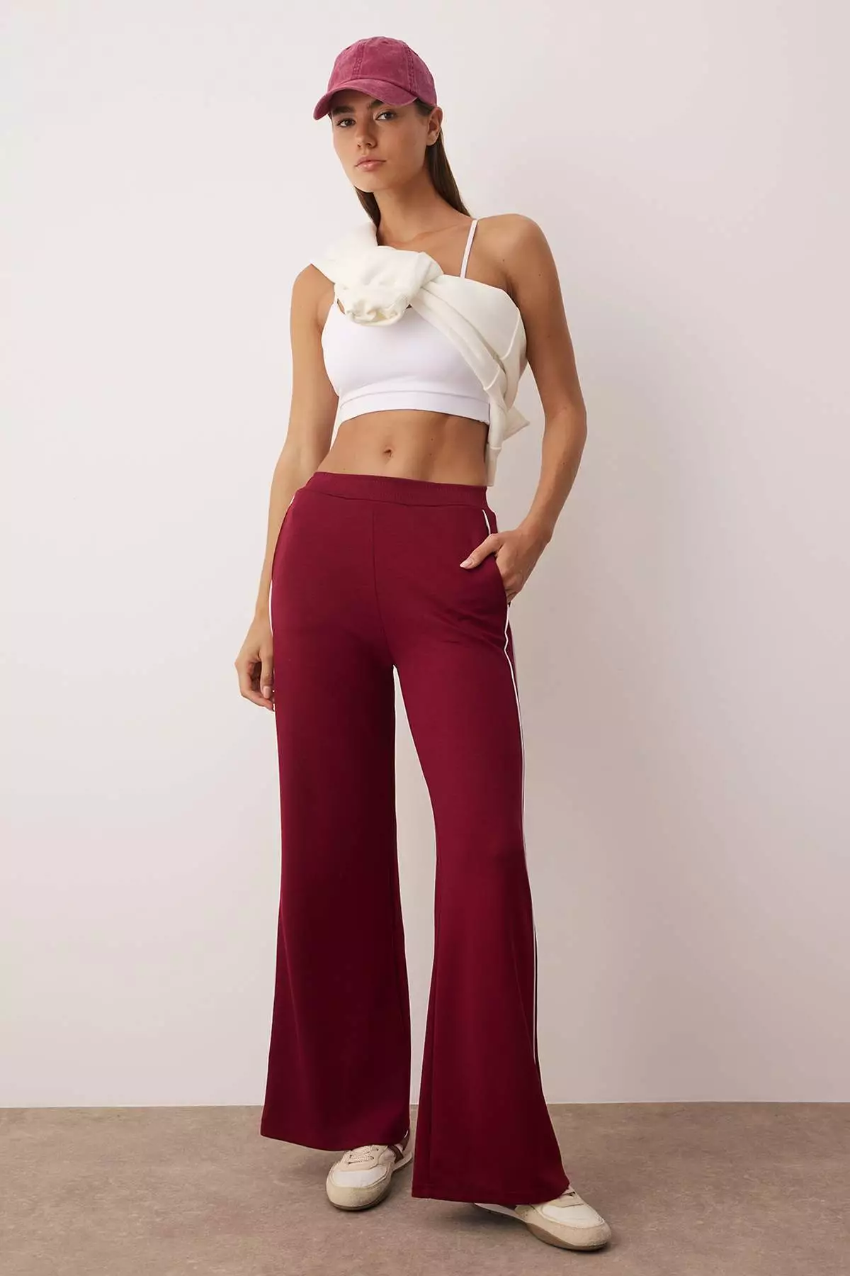 Burgundy Piping Wide Leg/Wide Leg Knitted Sports Sweatpants Thmaw26Ea00001