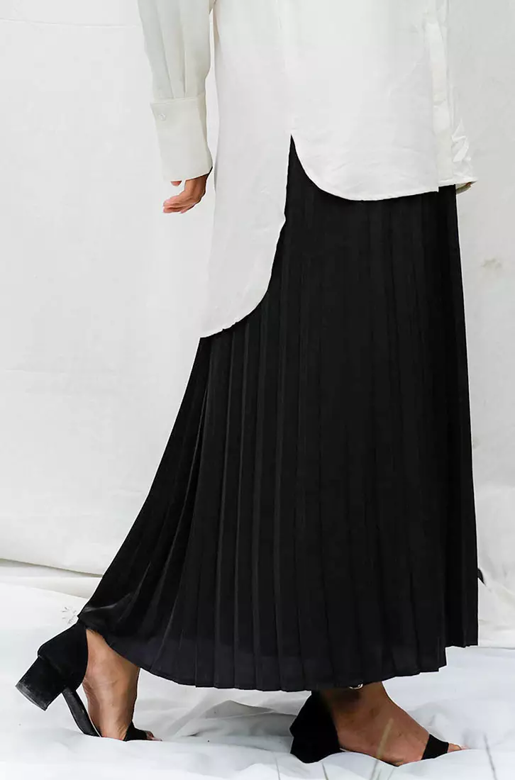 Jual YUCCA MODEST Satin Pleated Skirt Rok Panjang Plisket Premium Black ...