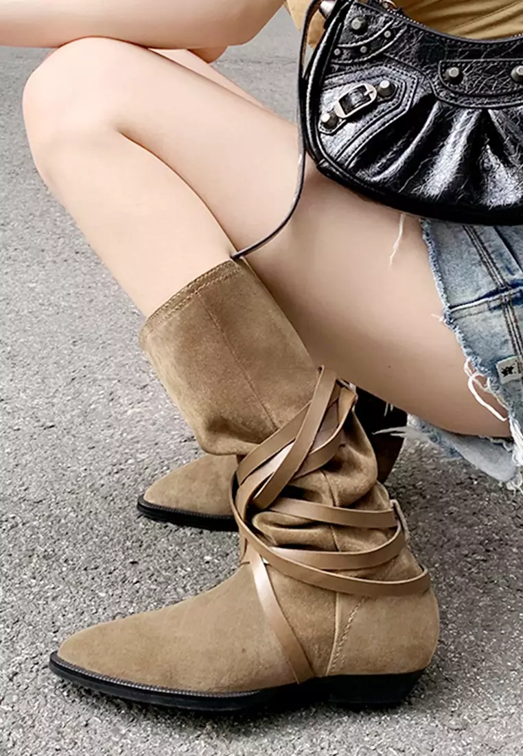 pointed toe flat boots