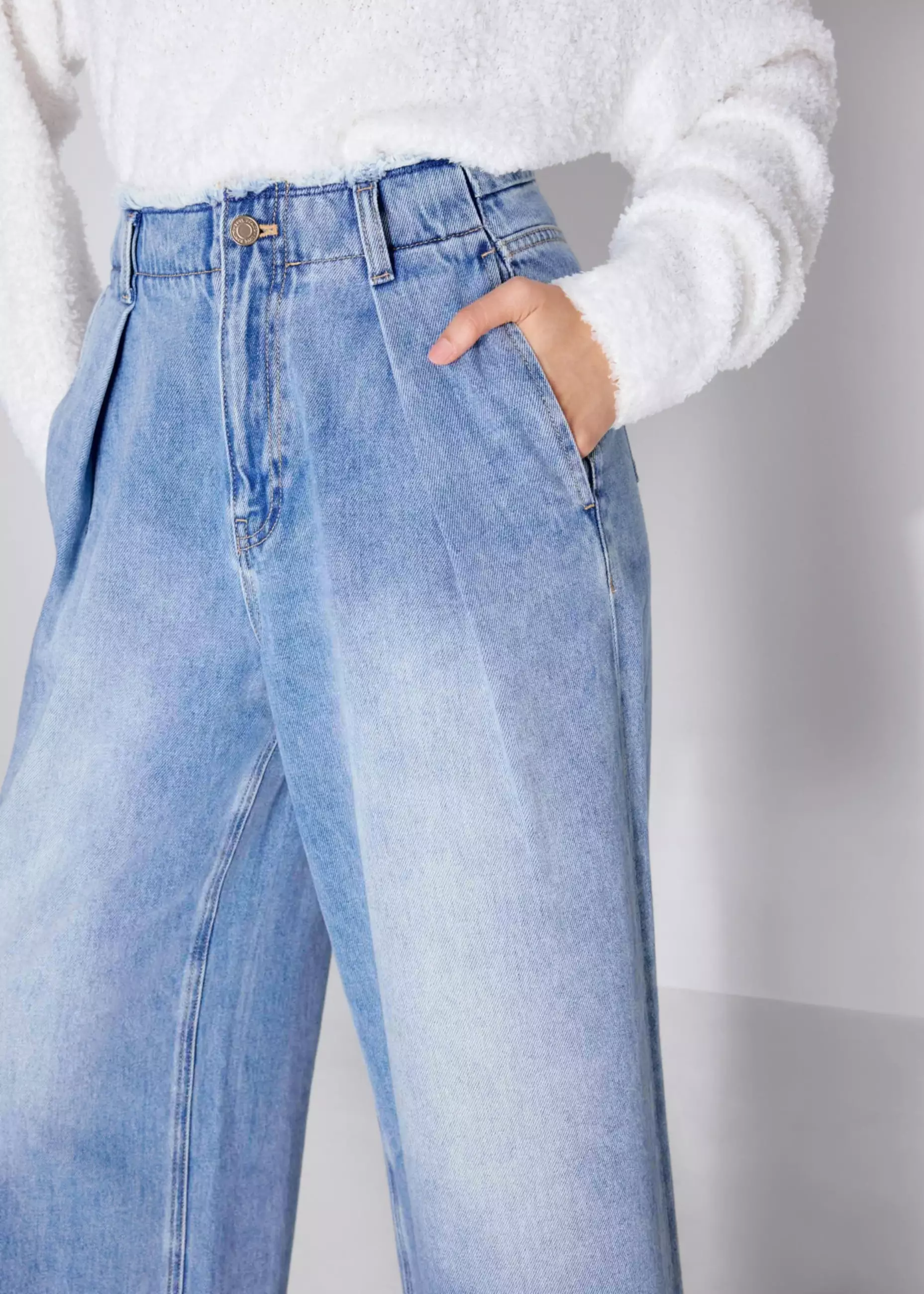 Jeans Wanita - Denim Frayed Hem Mid Waist Wide Leg Jeans