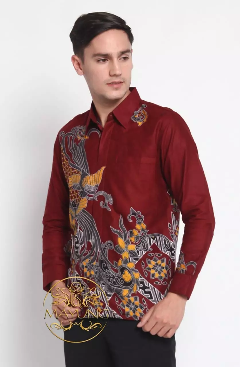 Laksamana Maron  Kemeja Batik Premium Pria Slimfit Elegan